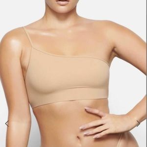 Skims Fit Everybody one shoulder bralette